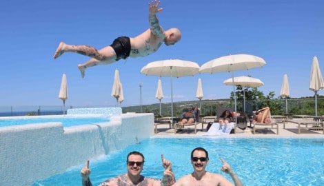 Am Tag nach ihrer Show entspannten sich die Kleberjungs am Hotelpool.