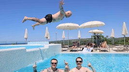 Am Tag nach ihrer Show entspannten sich die Kleberjungs am Hotelpool.