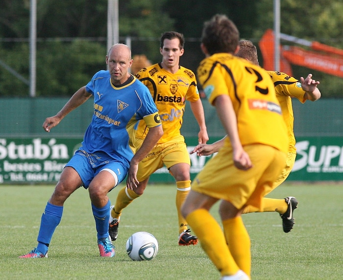 Beim letzten Cup-Auftritt des SAK stand Obmann Walter Larionows (li.) noch am Feld.