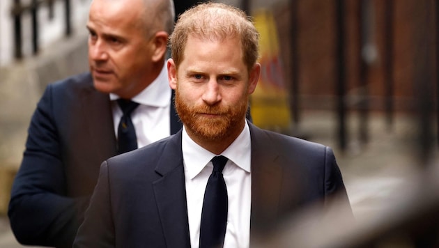 Zu viele Ex-Premierminister im UK: Prinz Harry, der Sohn von König Charles, muss sich nun hinten ...