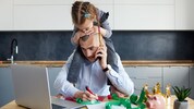Homeoffice und dazu ein Kind betreuen: Das klingt in der Theorie einfacher als in der Praxis.