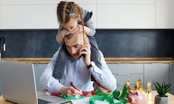 Homeoffice und dazu ein Kind betreuen: Das klingt in der Theorie einfacher als in der Praxis.
