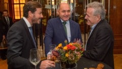 Signa-Feier 2017 im Wiener Park Hyatt: René Benko (li.) und Siegfried Wolf (re.) mit dem ...