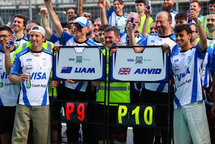 Mit regelmäßigen Top-10-Platzierungen konnten sich die Racing Bulls an Alpine heranarbeiten und ...