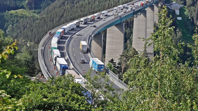 Im Europa des freien Warenverkehrs ist nicht nur auf der Straße viel los. Im Hintergrund ...
