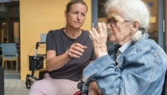 Elke Hofgartner leitet das „Haus am Ruckerlberg“, das größte Diakonie-Pflegeheim Österreichs. ...