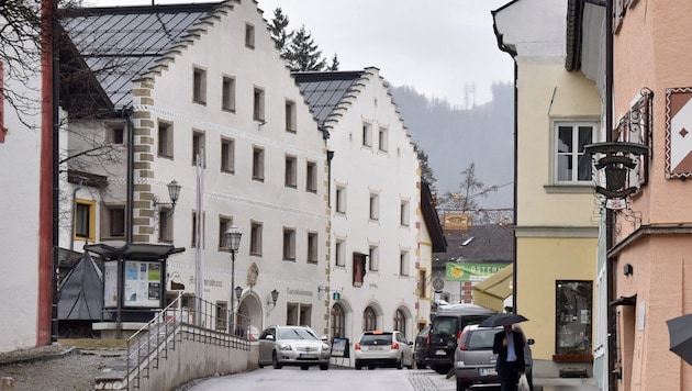 Ortszentrum von Mauterndorf mit den typischen Treppengiebelhäusern.