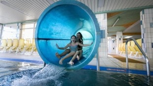 Das Murauer Hallenbad wird aktuell saniert und soll Anfang 2027 wieder öffnen – so lautet ...