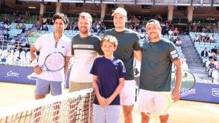 Louis (11) inmitten jener Spieler, die gestern das erste Doppel bestritten haben.