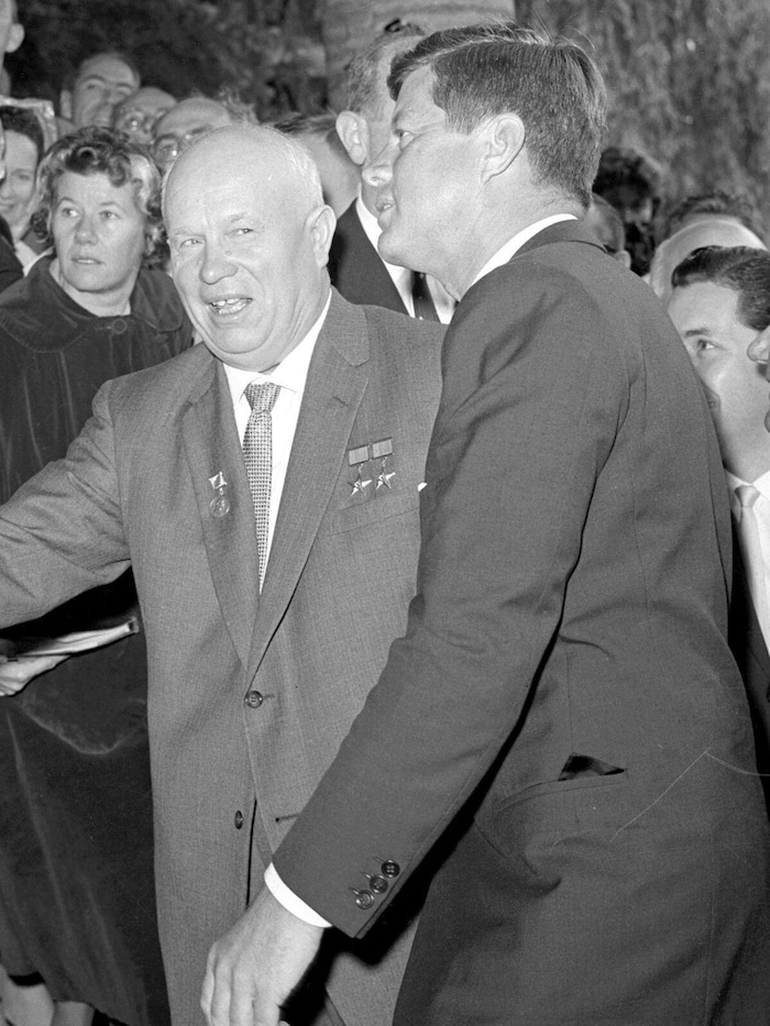 Chruschtschow (li.), hier mit Kennedy in Wien
