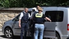 Der 20-Jährige, der einen Bankmitarbeiter in Regensburg getötet haben soll, ist seit Freitag in ...