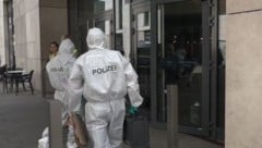 Einsatzkräfte bei der Spurensicherung in Stuttgart