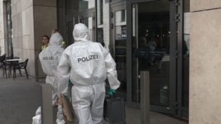Einsatzkräfte bei der Spurensicherung in Stuttgart