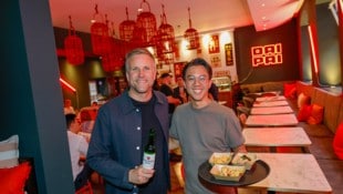 „Dai Pai“-Chef Philip Yuen (re.) mit Brauerei-Chef Seppi Sigl