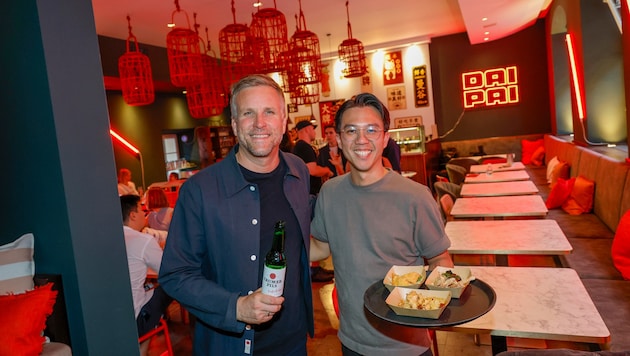 „Dai Pai“-Chef Philip Yuen (re.) mit Brauerei-Chef Seppi Sigl
