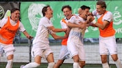Austria Klagenfurt bejubelt den Cup-Aufstieg in Velden.