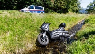Das Motorrad im Schwarzbach. 