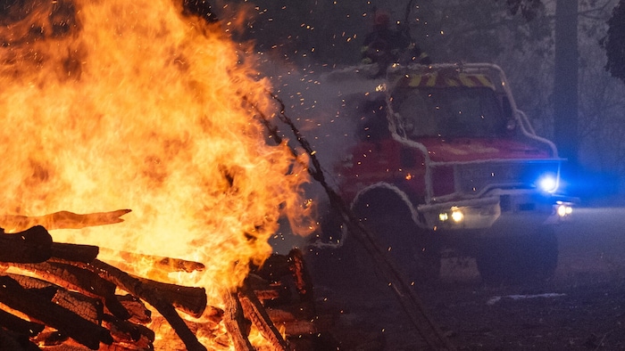 In Frankreich wurden 126 Feuerwehrleute bei den Löscharbeiten verletzt.
