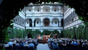 Das Eröffnungskonzert des Ensembles Cembaless im Arkadenhof, Grein