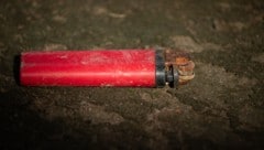 Nach dem Knall im Innenhof eines Mehrparteienhauses fanden Polizisten einen Feuerzeug. ...