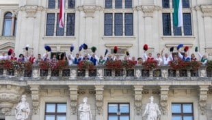 Wie Queen Elisabeth 1969 durften auch die Altstadtrichter auf den Balkon des Grazer Rathauses.
