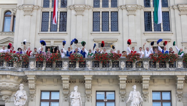 Wie Queen Elisabeth 1969 durften auch die Altstadtrichter auf den Balkon des Grazer Rathauses.