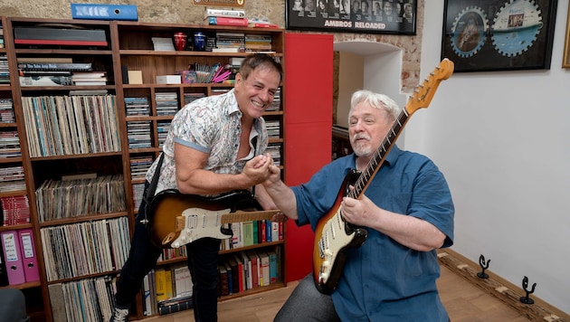 Was sie mit ihren „Gibsons“ zum Erklingen bringen, berührt die Herzen – Charly „Mo“, der unter ...