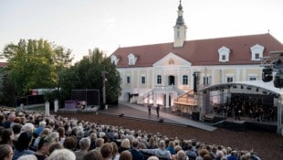 Sommertheater vor der Kulisse von Schloss Haindorf