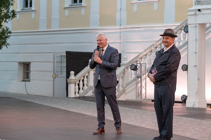 Intendant Christoph Wagner-Trenkwitz mit Landesrat Kasser (li.)