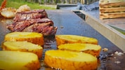 Grillen mit Freunden oder der Familie ist für viele Kärntner im Sommer ein Muss.