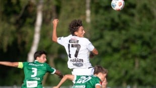 Florian Pessentheiner WAC-Stürmer Marco Schabauer stellte per Kopf in Lauterach auf 2:0.