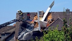 Die Einsatzkräfte eilten zum Absturzort, doch für den Piloten kam jede Hilfe zu spät. Wenige ...