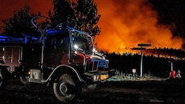 2500 Feuerwehrleute kämpfen derzeit gegen die Waldbrände bei Bordeaux.