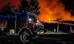 Die Feuerwalze rückt in rasantem Tempo auf die Großstadt Bordeaux zu.