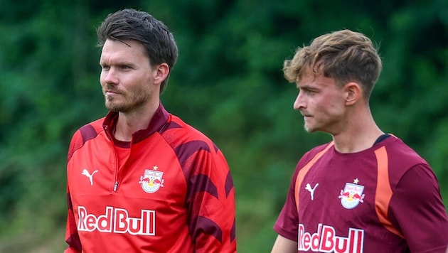 Cheftrainer Danny Röhl (li.) mit Nikolas Veratschnig.