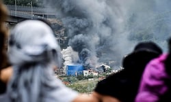 Vermummte Demonstranten griffen am Samstag mehrere Baustellen an.