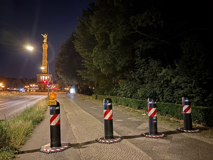 Neben den fixen Pollern waren auch Absperrungen im Einsatz.