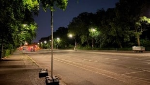 So leer wie nach der Amokfahrt in Berlin hat man die Straße des 17. Juni selten gesehen.