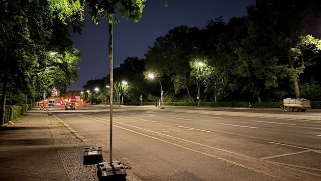 So leer wie nach der Amokfahrt in Berlin hat man die Straße des 17. Juni selten gesehen.