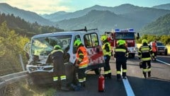 Wohnmobil rammte mehrere Fahrzeuge, darunter auch zwei Kleinbusse mit Kindern an Bord. ...