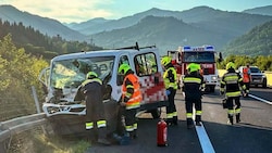 Wohnmobil rammte mehrere Fahrzeuge, darunter auch zwei Kleinbusse mit Kindern an Bord. ...