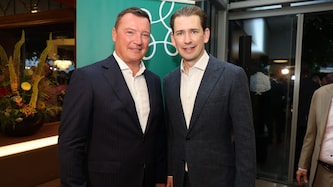 Markus Friesacher und Sebastian Kurz luden zum vierten Mal zu Schinkenfleckerl und Gin Tonic.