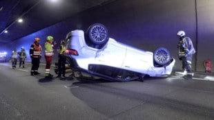 Eines der am Unfall beteiligten Autos hatte sich überschlagen.