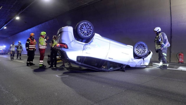 Eines der am Unfall beteiligten Autos hatte sich überschlagen.