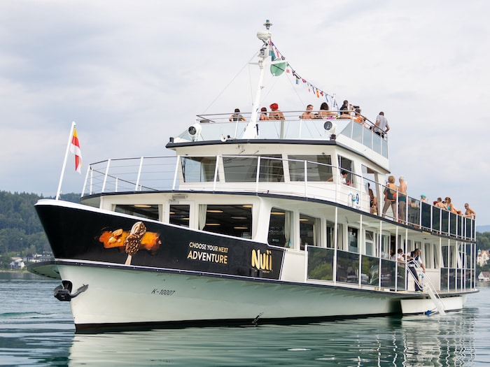 Mit dem Schiff wurden die 300 Teilnehmer zur Ausstiegsstelle gebracht.