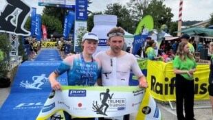 Caroline Pohle und Leon Pauger heißen die Sieger der Mitteldistanz 2026 beim Trumer Triathlon.