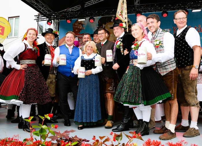 Bieranstich mit Stadtchef Günther Albel, Kirchtagobfrau Gerda Sandriesser, Landesvize Martin ...