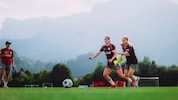 Katja Wienerroither (2. von rechts) ist die neue Kapitänin bei Salzburg.