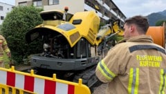 Äußerlich war vom Feuer nicht viel zu sehen, doch der Bagger wurde massiv beschädigt.
