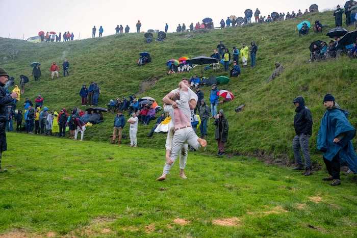 Hunderte Zuschauer verfolgten trotz des schlechten Wetters das Hundstoaranggeln auf 2116 Metern.